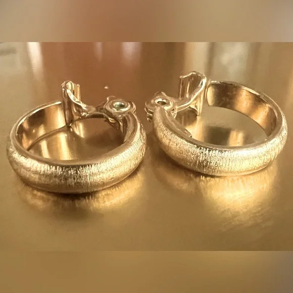Vintage classic Monet Gold Plated Hoop Clip On Earrings, 1980's, 3/4” diameter. - Picture 1 of 7